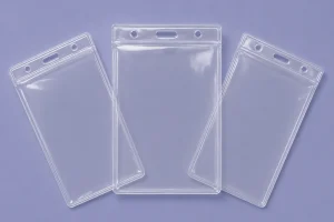 Kit de identificação: como combinar crachá, cordão e bolsa plástica