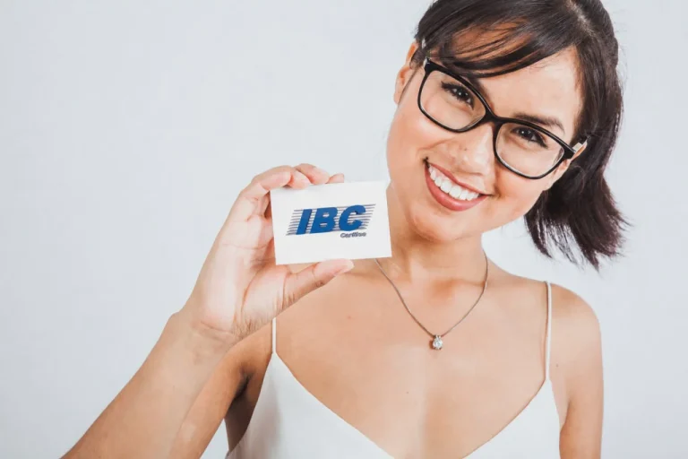 Cartão em PVC: 7 aplicações que vão além do cartão de visita